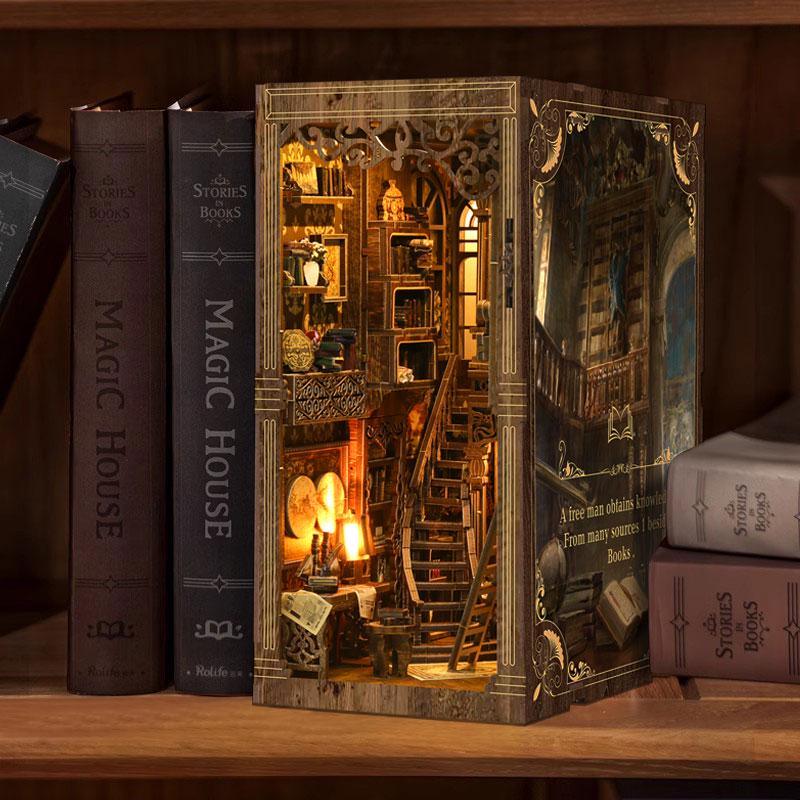 Book Nook Kit DIY - Sala de Colección de Libros Antiguos en Miniatura - Miniverse Studio